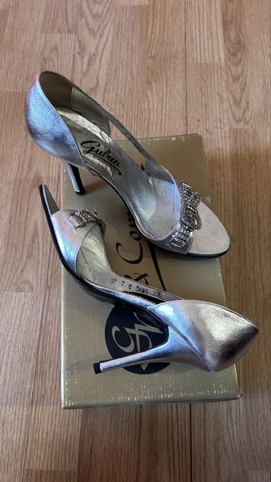 Sandale din piele, brand Guban, accesorizate cu strasuri, marime 37