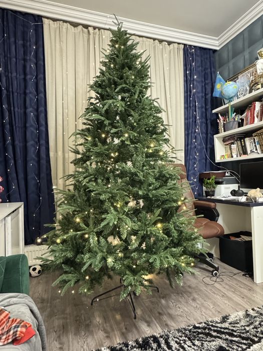 Елка 2,40 см, 2,10 см