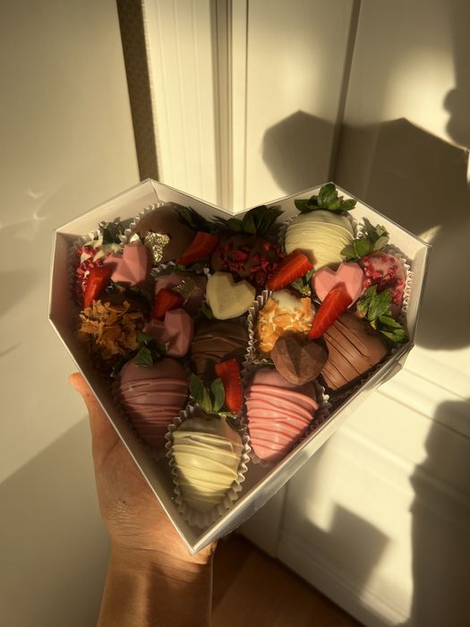 Клубника в шоколаде в Астане