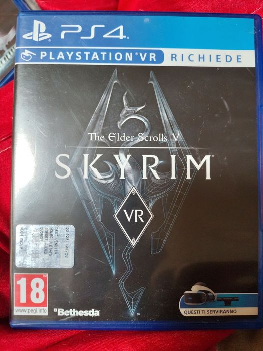 Vând DVD PlayStation 4 VR