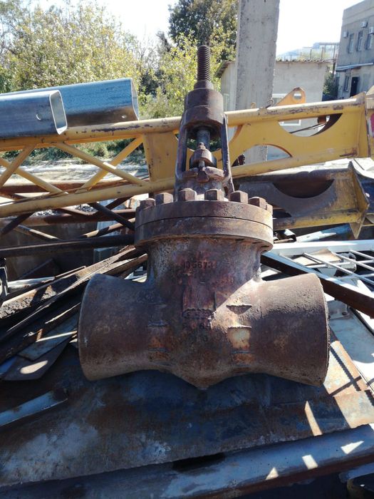 Продам задвижку  диаметр 300 / 64