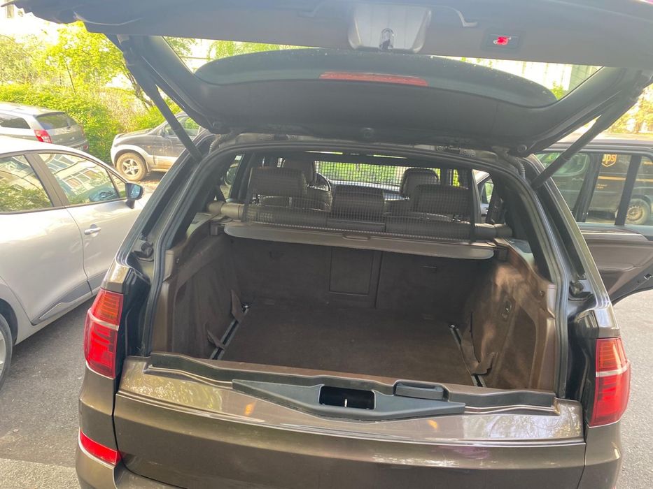 Vand bmw x5 3000 cm 2010 sau schimb cu vw T5 sau T6 cu locuri