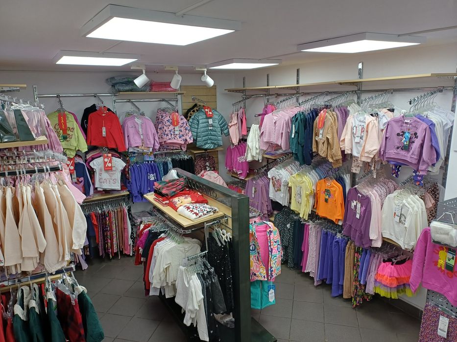 Inchiriez spatiu comercial