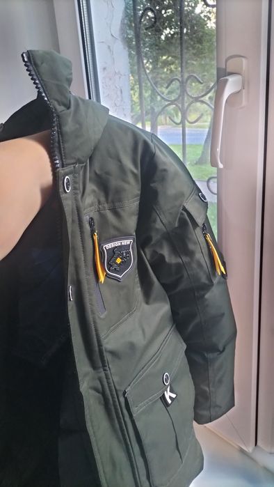 Продам детскую куртку