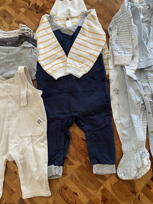 Lot haine H&M marimea 80 (salopeta, body, pijamale)