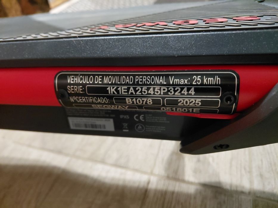 Електрическа тротинетка Segway ZT3 Pro 25 км/ч