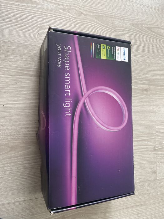 Banda LED RGBW pentru exterior Philips Hue 37.5W, ZigBee Light Link , lumina alba si colorata  intensitate reglabila IP67 silicon 5m