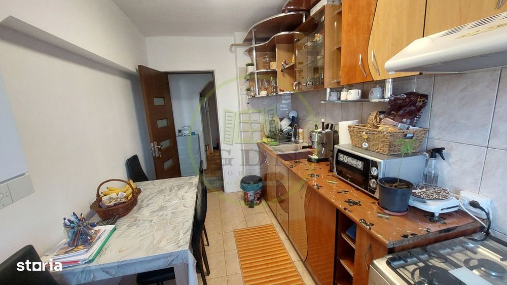 Apartament doua camere decomandat, etajul 3, cartier 1 Mai zona Insula — fotografia 3