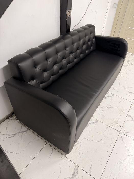 Кожанный диван.