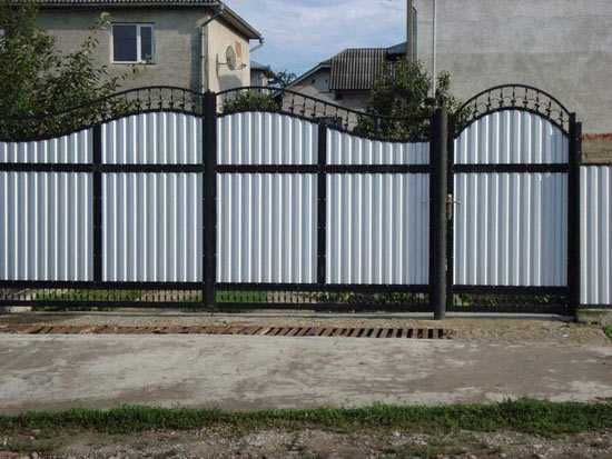 изработвам  МЕТАЛНА  ВРАТА  по поръчка и размери на клиента