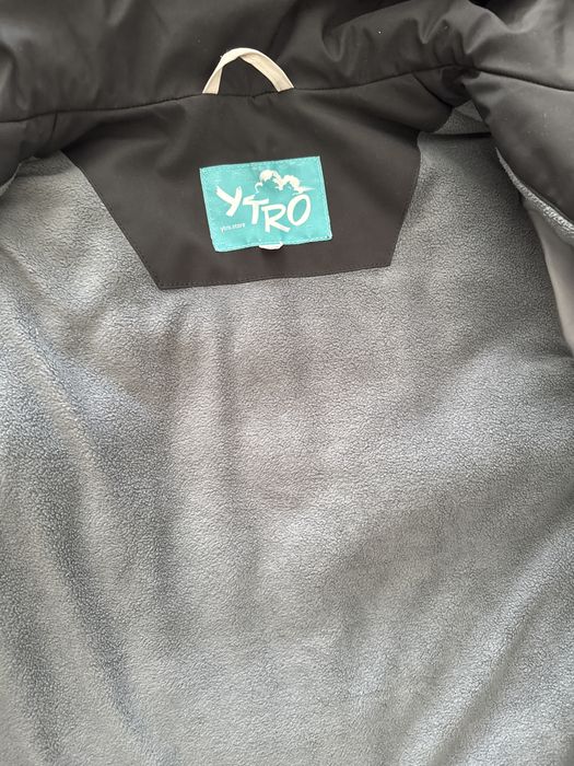 Продам зимнюю куртку на девочку