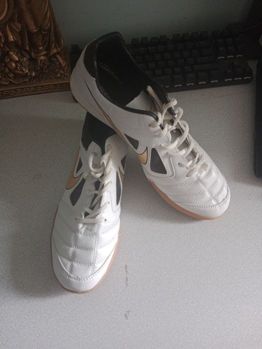 Футзальные кроссовки новые