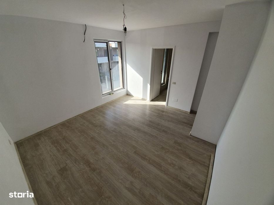 Vilă 5 camere, mansardă, curte 350 mp, mutare imediată