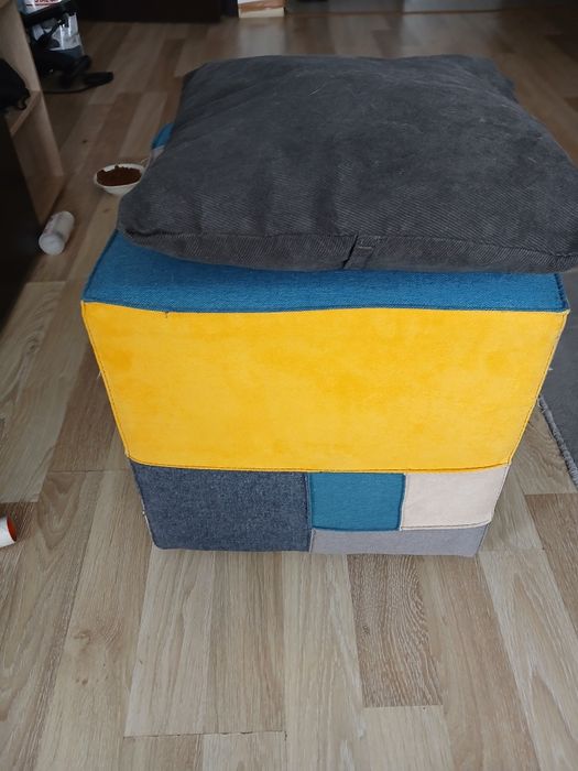 Продавам кучешка/котешка къщичка табуретка