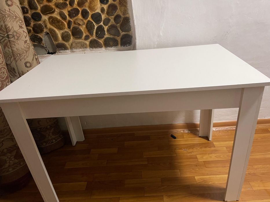 Стол матовый белый новый 120/70