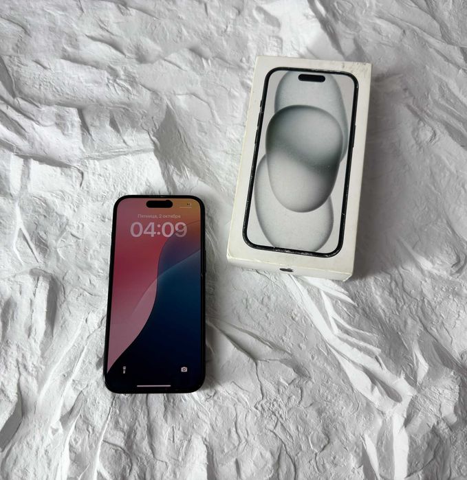 В идеале телефон флагман Айфон 15 128Gb, аккум:89%