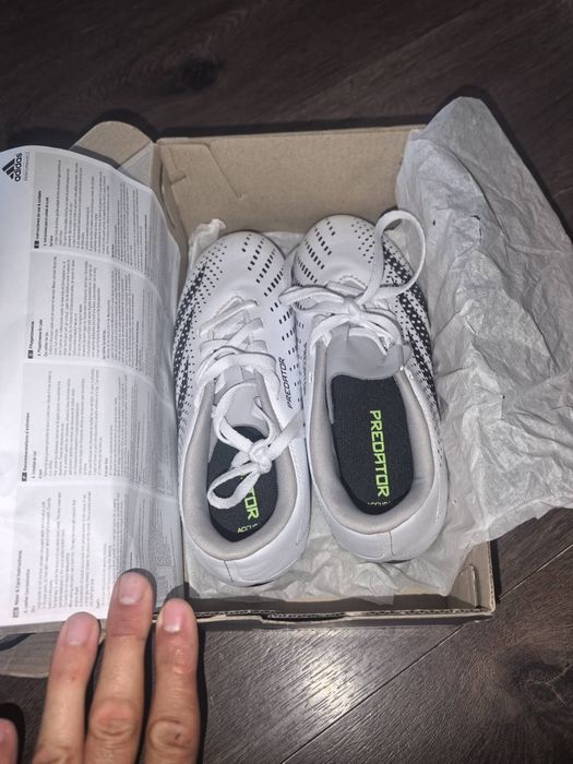 Продавам детски футболни обувки различни видове