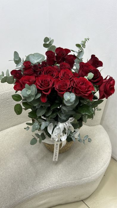 Розы в корзине 26500 тг