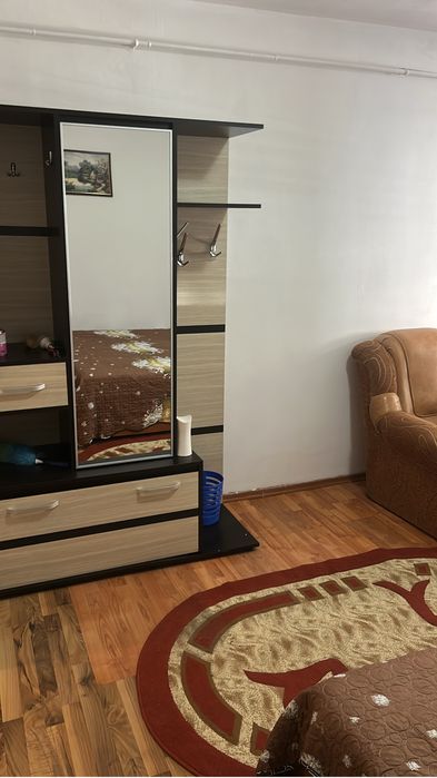 Inchiriez garsoniera  zona service Brinza