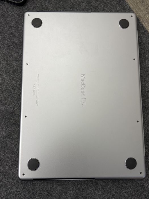 MacBook Pro 14 inch M1 pro 16GB/ 512 GB