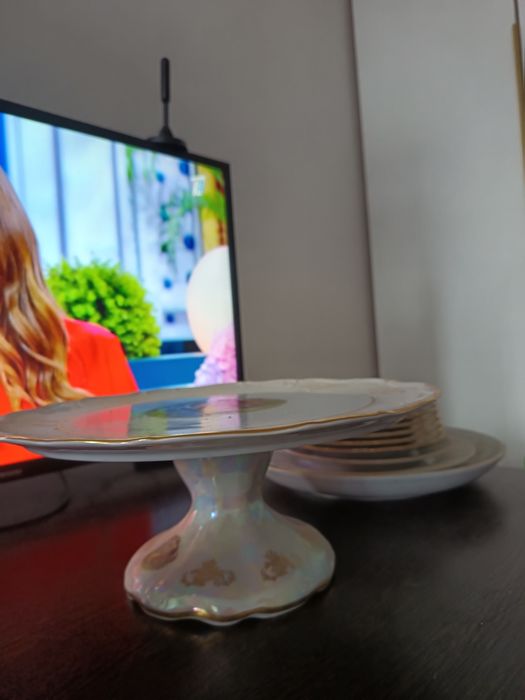 Продам тортовницу