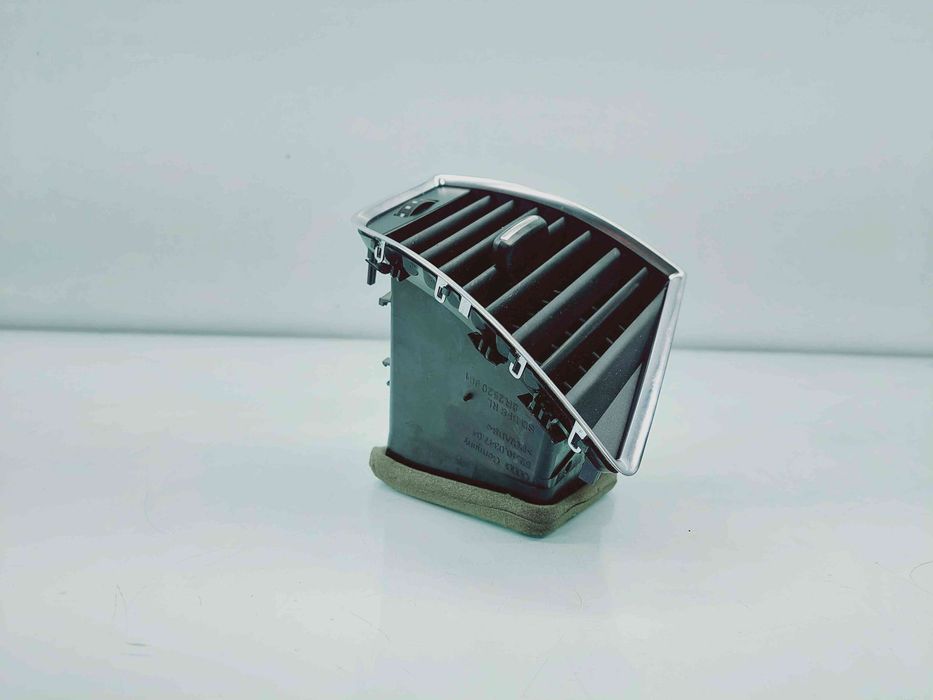 Grila aerisire stanga Audi Q5 (8RB) [Fabr 2008-2016] S-line 8R2820901