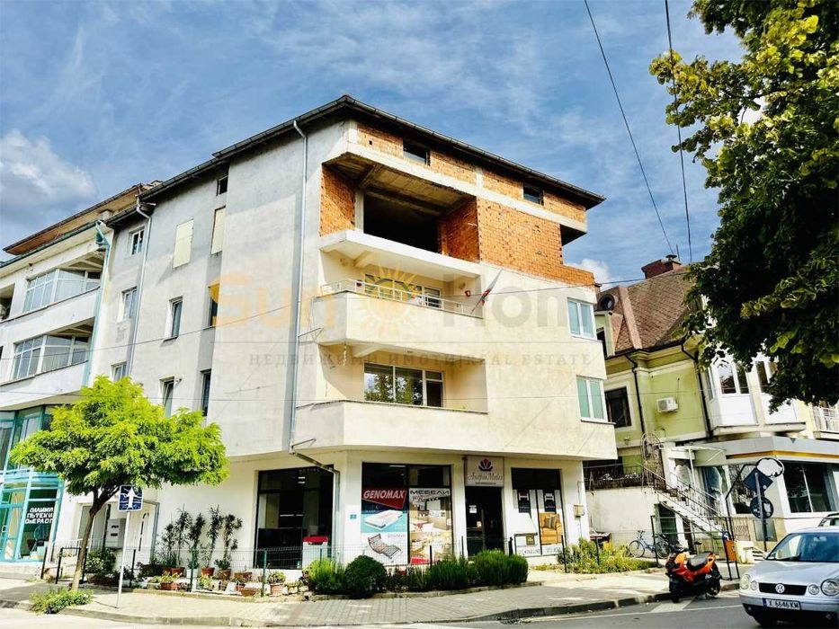 Просторен етаж на груб строеж в центъра на Свиленград