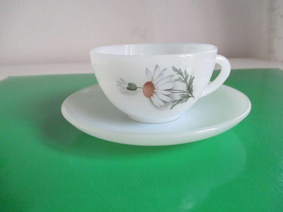 Сервиз за кафе от фин френски аркопал DURAND   90лв