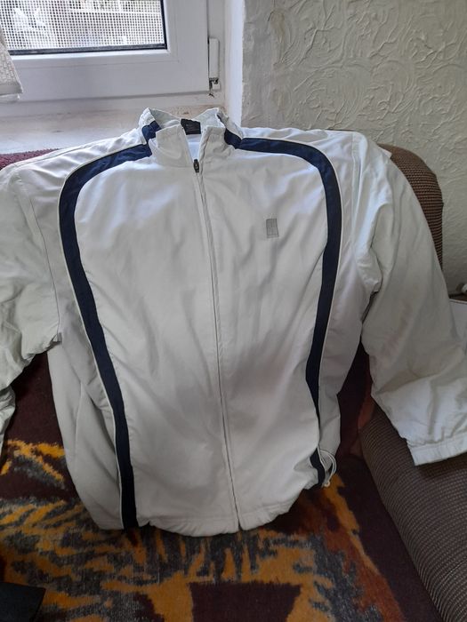 Vind trening Nike mărime L la preț afișat