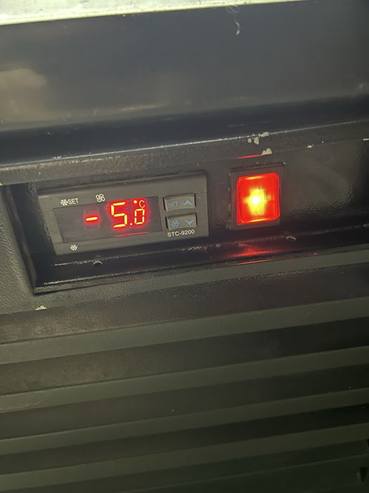 Холодильный шкаф