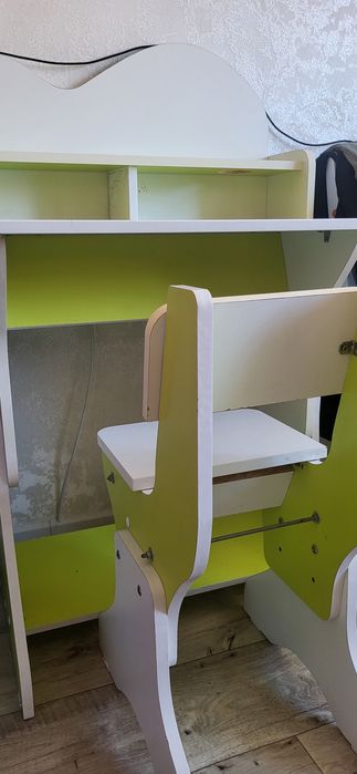 Парты для детей младших классов