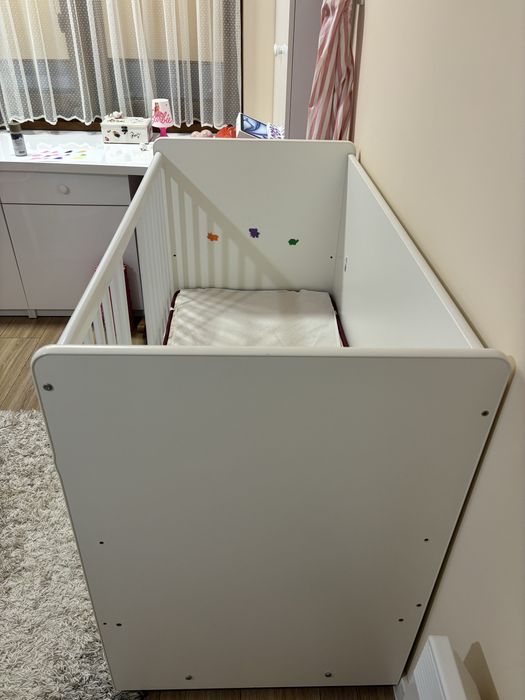 Детска кошара със скрин и повиеалник. Произведена в България