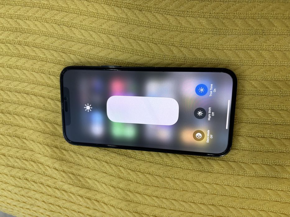 На продаже айфон 12 про