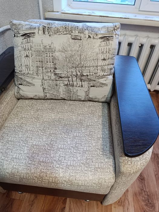 Продам диван и два кресла