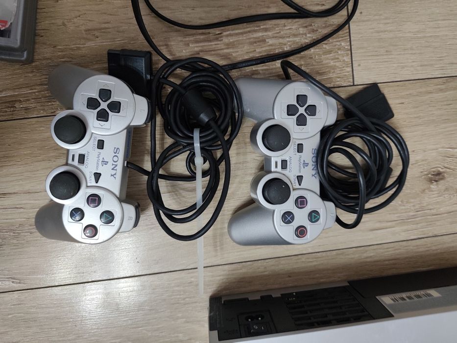 Vând PS 2 Fat SILVER inpecabil