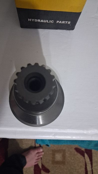 Вал гидромотора 16 шлицов