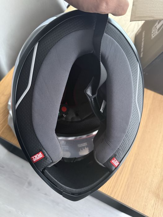 Продавам каска AGV K6 Flash mat