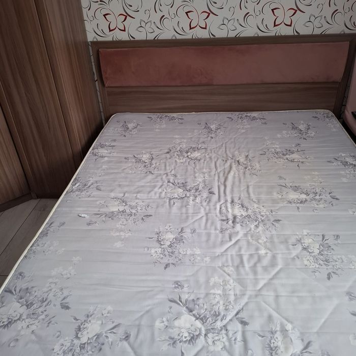 Подам спальный гарнитур