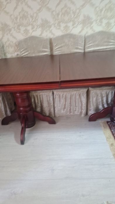 продаётся  стол в зал