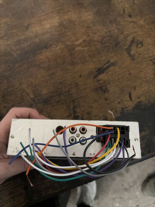 Магнитола б/у в хорошем состоянии