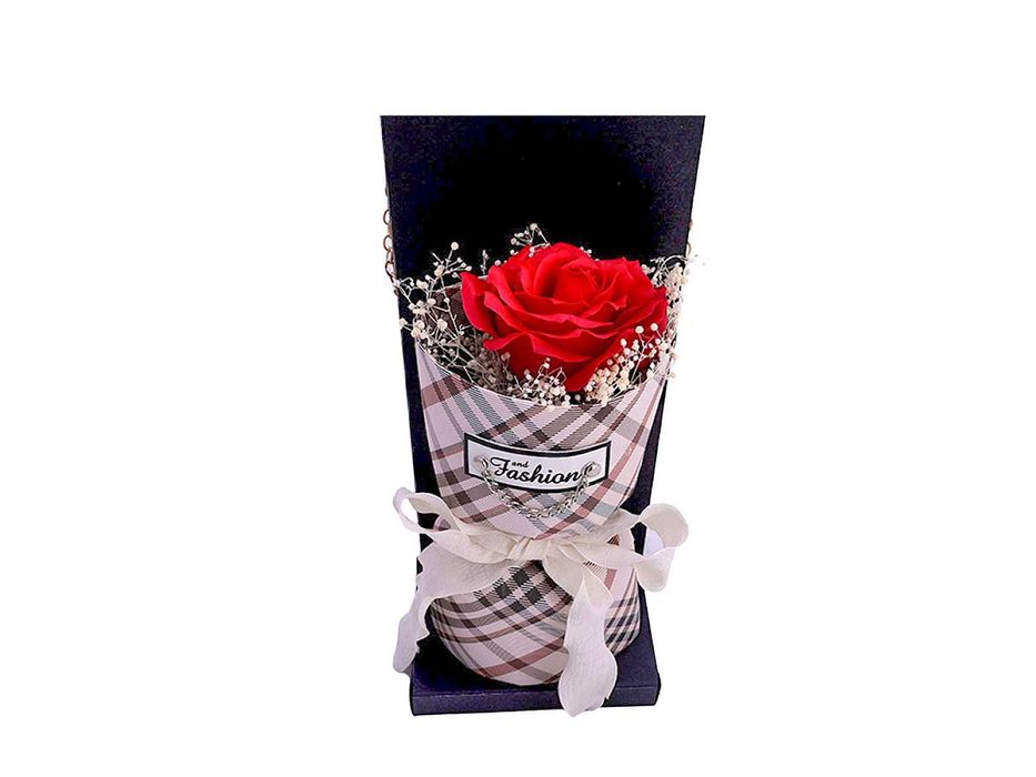 Букет в прозрачна кутия със сапунена роза 21см x10см