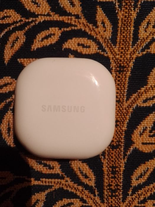 Продам оригинал наушники