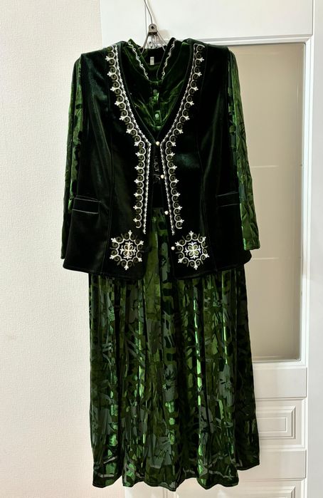 Көйлек сатылады.