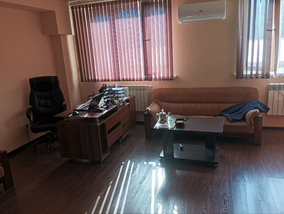 Шикарный офис на торговом центре 35м2 с мебелью