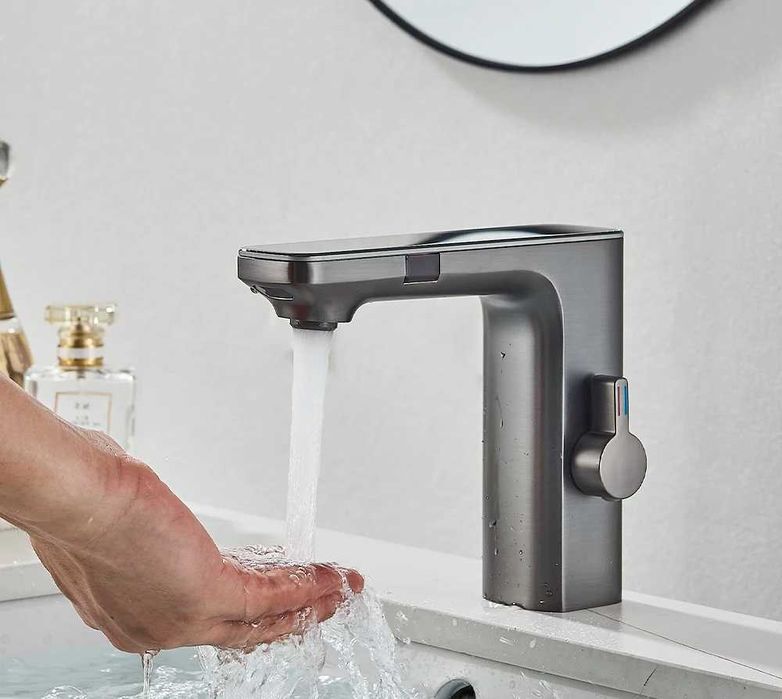 Модерен сензорен LED смесител за баня с дисплей W89