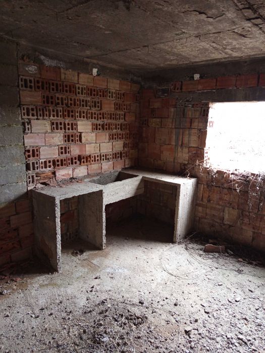 Продава се жилищна сграда с гараж в с. Габарево, община Павел Баня