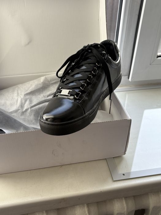Продается обувь Balenciaga Arena новые.