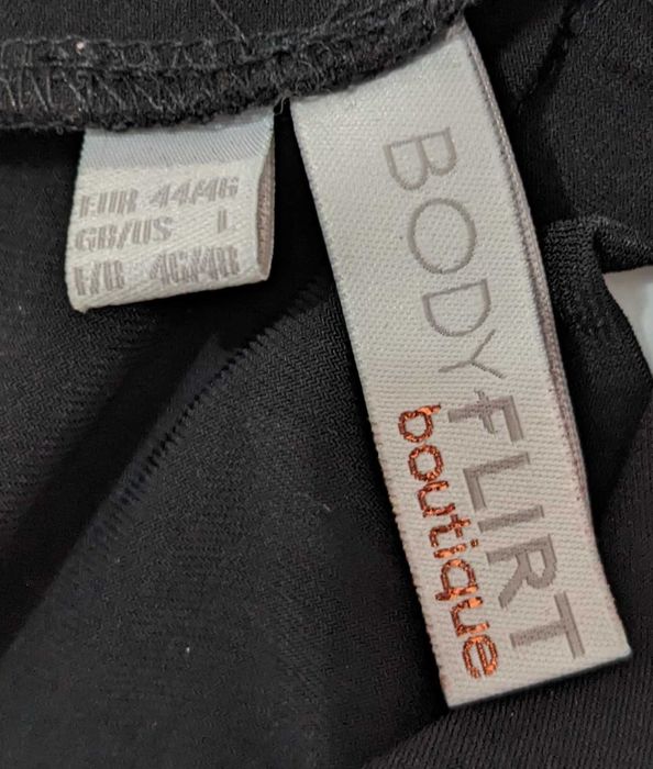Rochie de ocazie cu franjuri albi și negri, mărimea EU 44/46, nouă