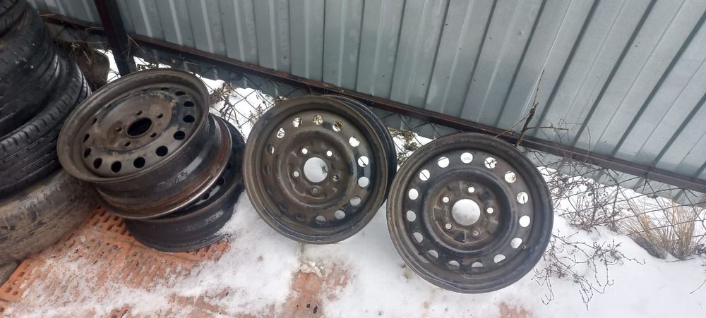 Диски для машин  комплект  5 болт