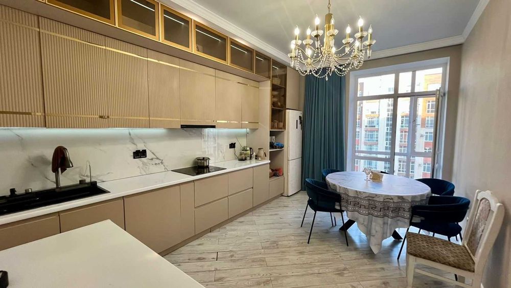 Продается просторная 4-х комнатная квартира по Ашимова 21А, Ю-В